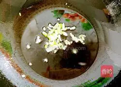 Illustration of Laoganma's vegetarian fried cakes 4