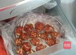 Illustration of how to make meat-filled glutinous rice balls 2