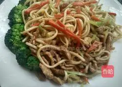  Illustration of how to make lean meat fried noodles 8
