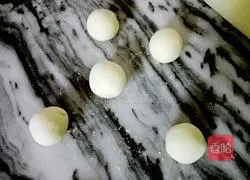 Illustration of homemade cucumber flavored glutinous rice balls 9