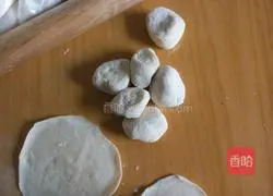 Illustration of how to make pickled cabbage and meat dumplings 3