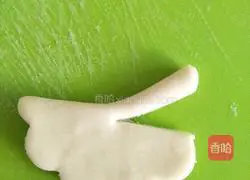 Illustration of how to make swan steamed buns 10