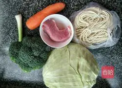  Illustration of how to make lean meat fried noodles 1