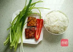 Illustration of how to make celery and fragrant dried fried rice 1