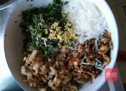 Illustration of how to make water chestnut leaf, shiitake mushroom, vermicelli and oil residue dumplings 4