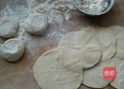 Illustration of how to make tofu skin, cabbage and pork stuffed buns 6