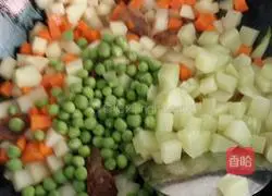 Illustration of how to make sausage fried rice 2