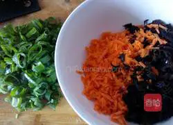 Illustration of how to make pork and cabbage buns 7