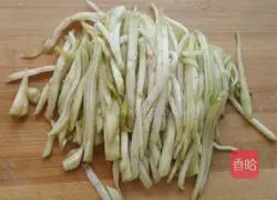 Illustration of how to make eggplant pancakes 1