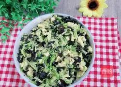 Illustration of how to make zucchini and egg bun filling 1