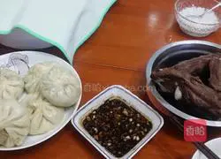 Illustration of how to make three fresh buns 9