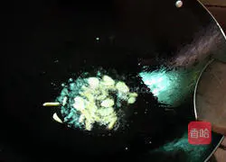 Illustration of how to make double pepper noodles 4