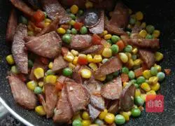 Illustration of how to make braised sausage rice 3