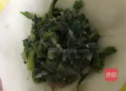 Illustration of how to make shepherd's purse and pork buns 13