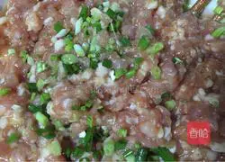 Illustration of how to make seafood wontons 3