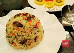 Illustration of how to make fried rice with sausage and pickled vegetables 10