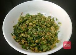 Illustration of how to make eggplant stuffed dumplings 5