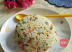 Illustration of how to make colorful vegetable fried rice 7