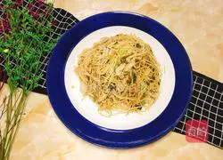 Illustration of how to make stir-fried noodles with pickled vegetables and shredded pork 10