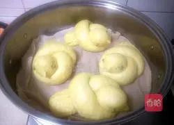 Illustration of how to make bird pumpkin steamed buns 13