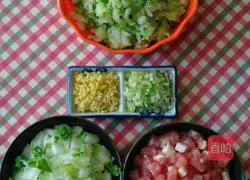 Illustration of how to make big buns with diced cabbage and diced meat 3