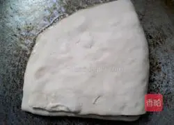 Illustration of how to make chive and pork pie 9