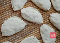 Illustration of how to make cabbage, egg and shrimp pie 6