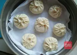 Illustration of how to make pork and radish buns 13