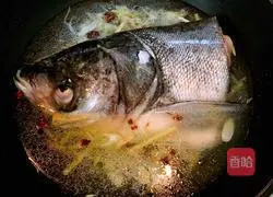 Illustration of how to make fish head cakes 7