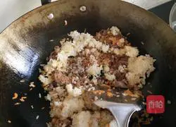 Illustration of how to make black pepper fat beef fried rice 4
