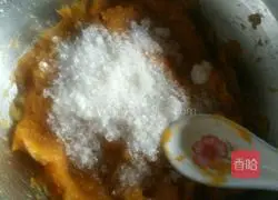 Home-style fermented pumpkin pie (red bean filling) Illustration of how to do it 4