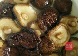 Illustration of how to make Binghua Dumplings 1