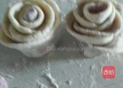 Illustration of how to make rose steamed buns 8