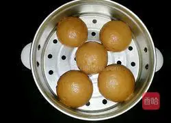 Illustration of how to make brown sugar steamed buns 12