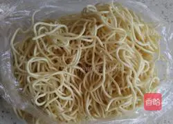 Illustration of how to make dried pork noodles 10