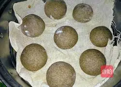 Illustration of how to make black bean noodles and steamed buns 9