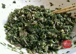 Illustration of how to make shepherd's purse and meat dumpling filling 7