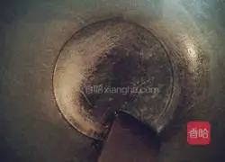 Illustration of how to make cured meat and mixed egg fried rice 13