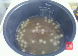 Illustration of how to make glutinous rice balls with peanut and mung bean paste 6