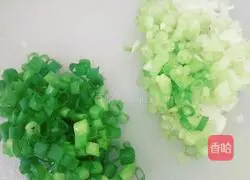 Illustration of how to make fried rice with pickled mustard and eggs 2