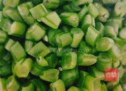 Illustration of how to cook pork ribs in rice cooker 3