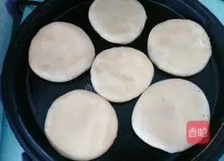 Illustration of how to make bean paste cake with electric pan 18