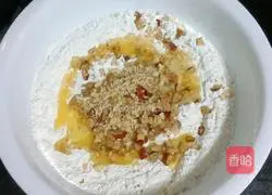 Illustration of how to make walnut and red date cakes 7