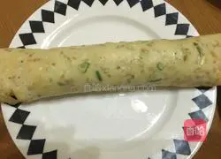 Illustration of how to make chive egg pancakes with cumin and potato shreds 11