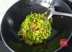 Illustration of how to make fried rice with pepper, carrot and egg 6
