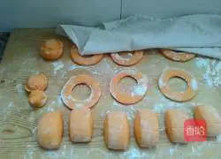 Illustration of how to make pumpkin steamed buns 13