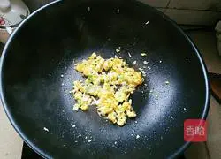 Illustration of how to make sauce fried rice 3