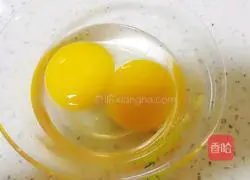 Illustration of how to make onion and duck egg fried rice 2