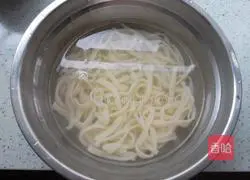 Illustration of how to make fried noodles with eggs and cabbage 7