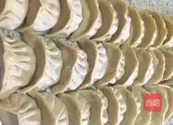 Illustration of how to make dumpling stuffing 7